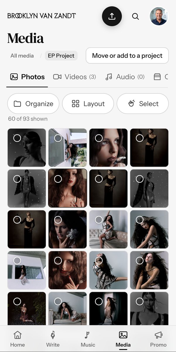 Media on the phone: the EP Project photos in a grid